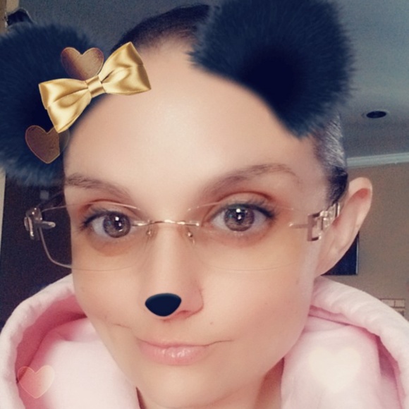 Meet your Posher, Liz - Picture 2 of 3